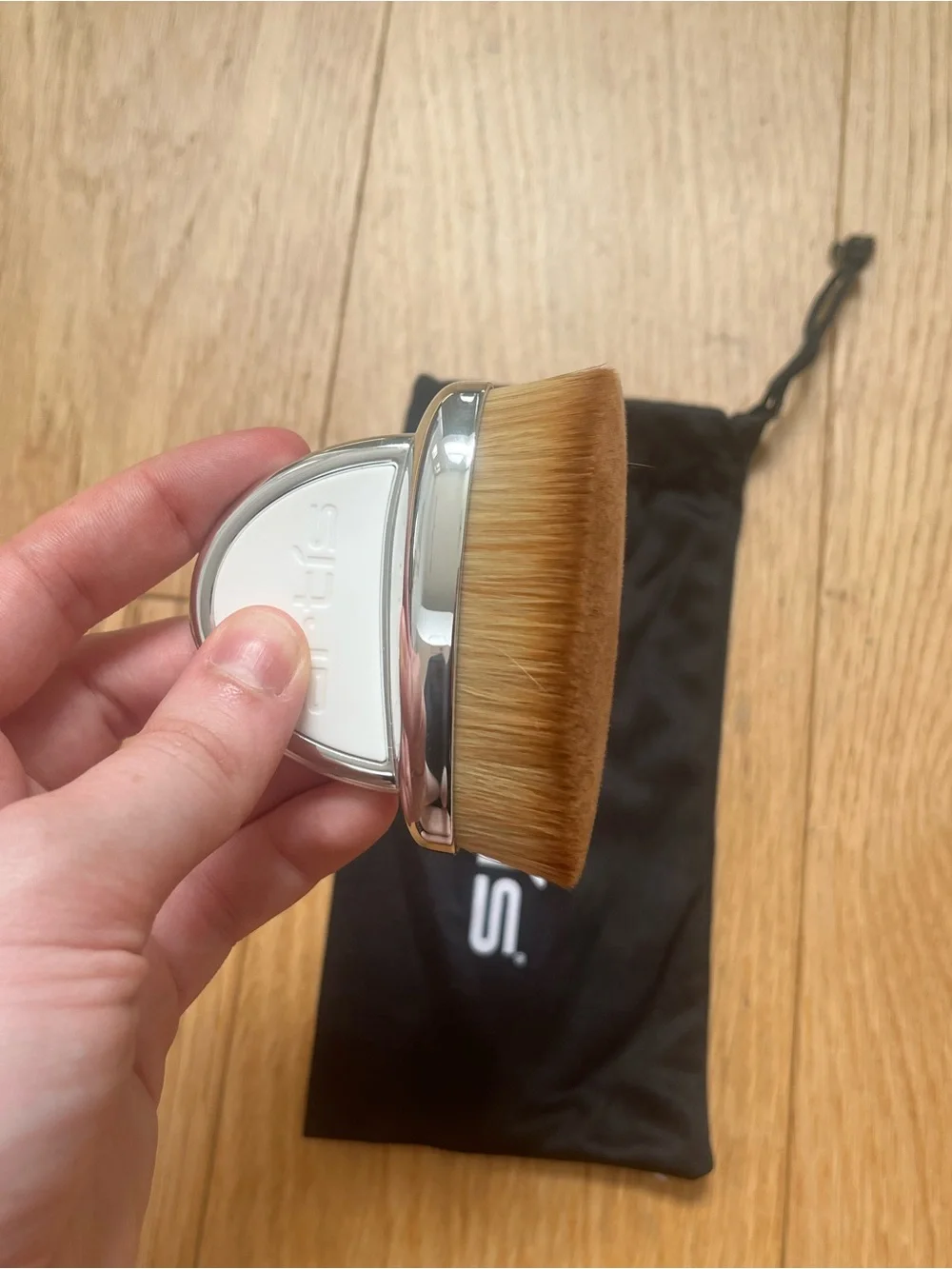 3/$15 Artis Elite Fini Brush Cosmetic Edition - White & Silver